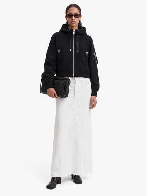 Sacai: Sudadera con capucha recortada de nylon tipo sarga con cremallera