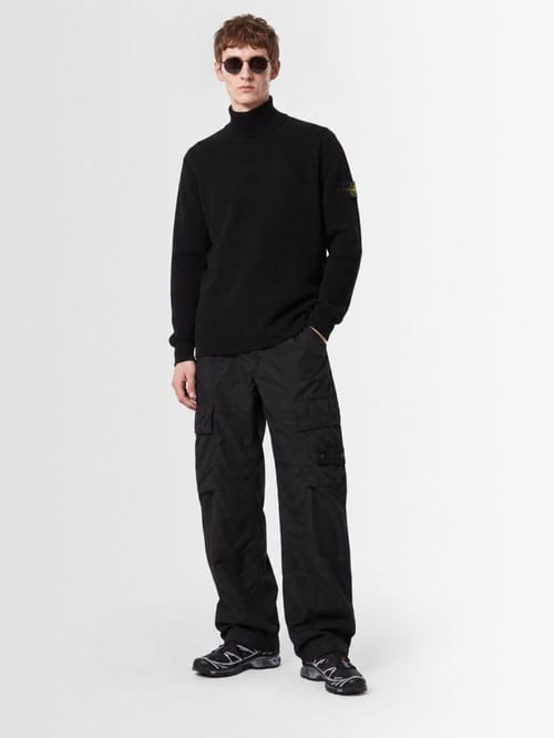 Stone Island: Maglione dolcevita in cotone a coste