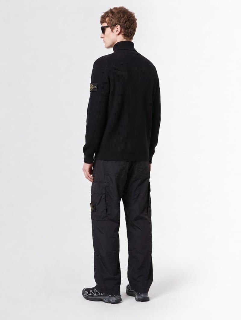 Stone Island: Maglione dolcevita in cotone a coste
